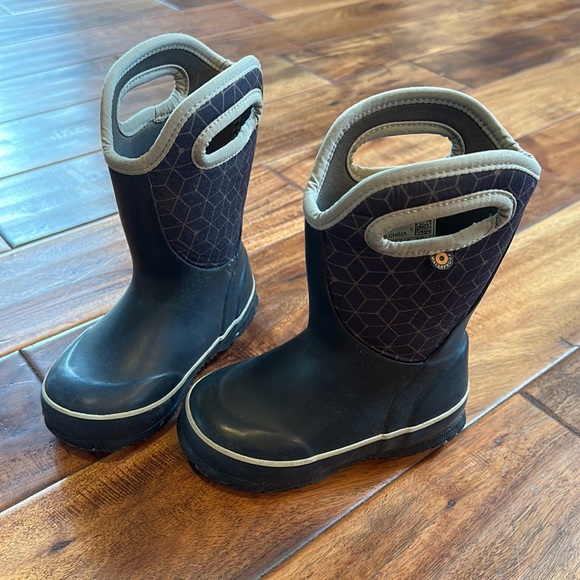 BOGS Slushie Web Geo - Kid size 8 - Picture 3 of 8